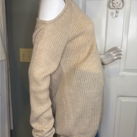 Sanctuary/ Anthropologie Cold Shoulder Sweater Size Medium. - Picture 13 of 14